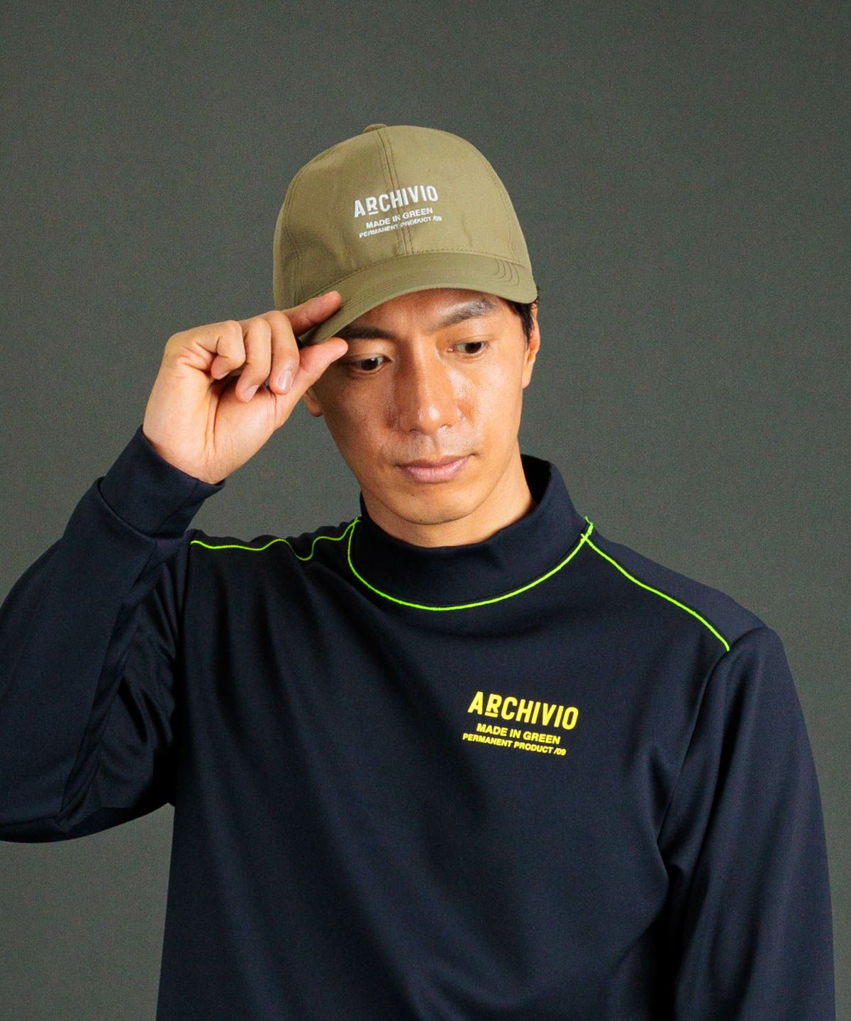 モデル着用画像（カーキ）