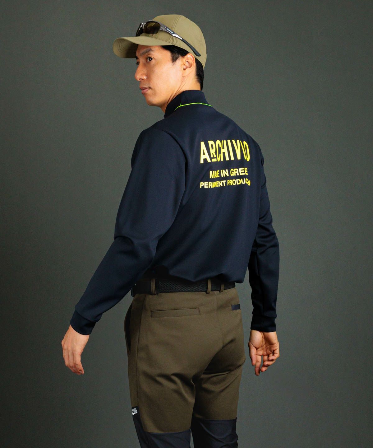 モデル着用画像（カーキ）