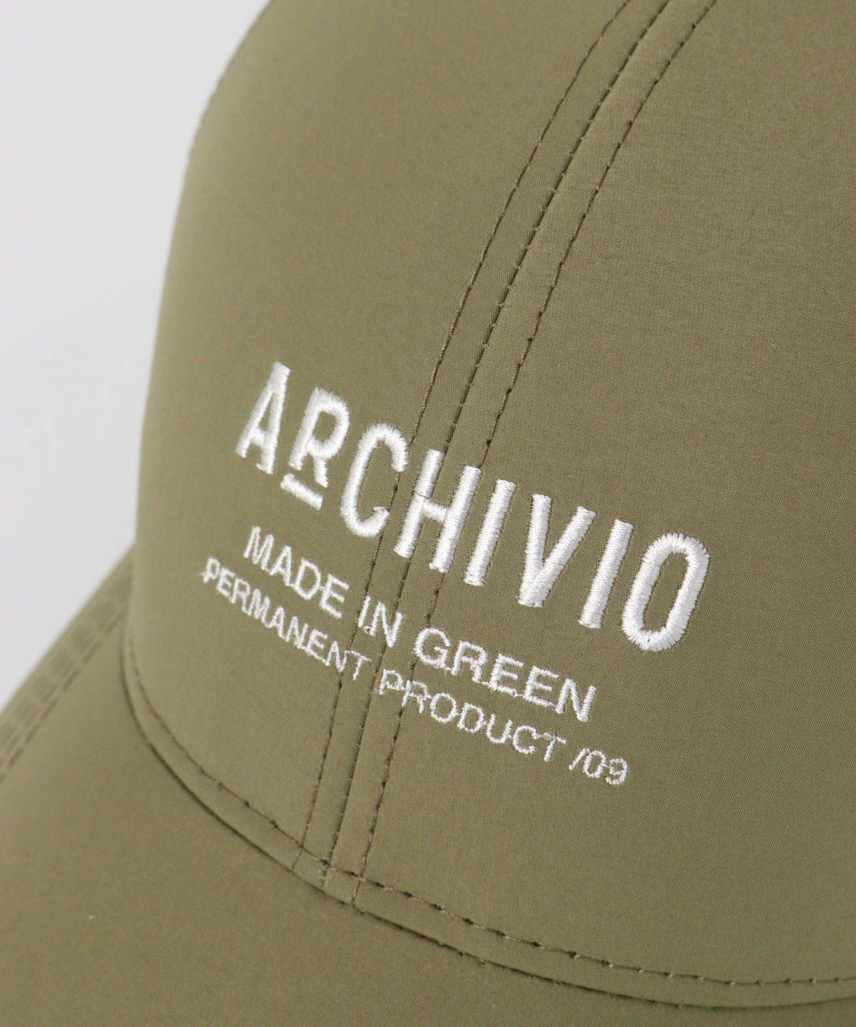 前ロゴデザイン部分（カーキ）