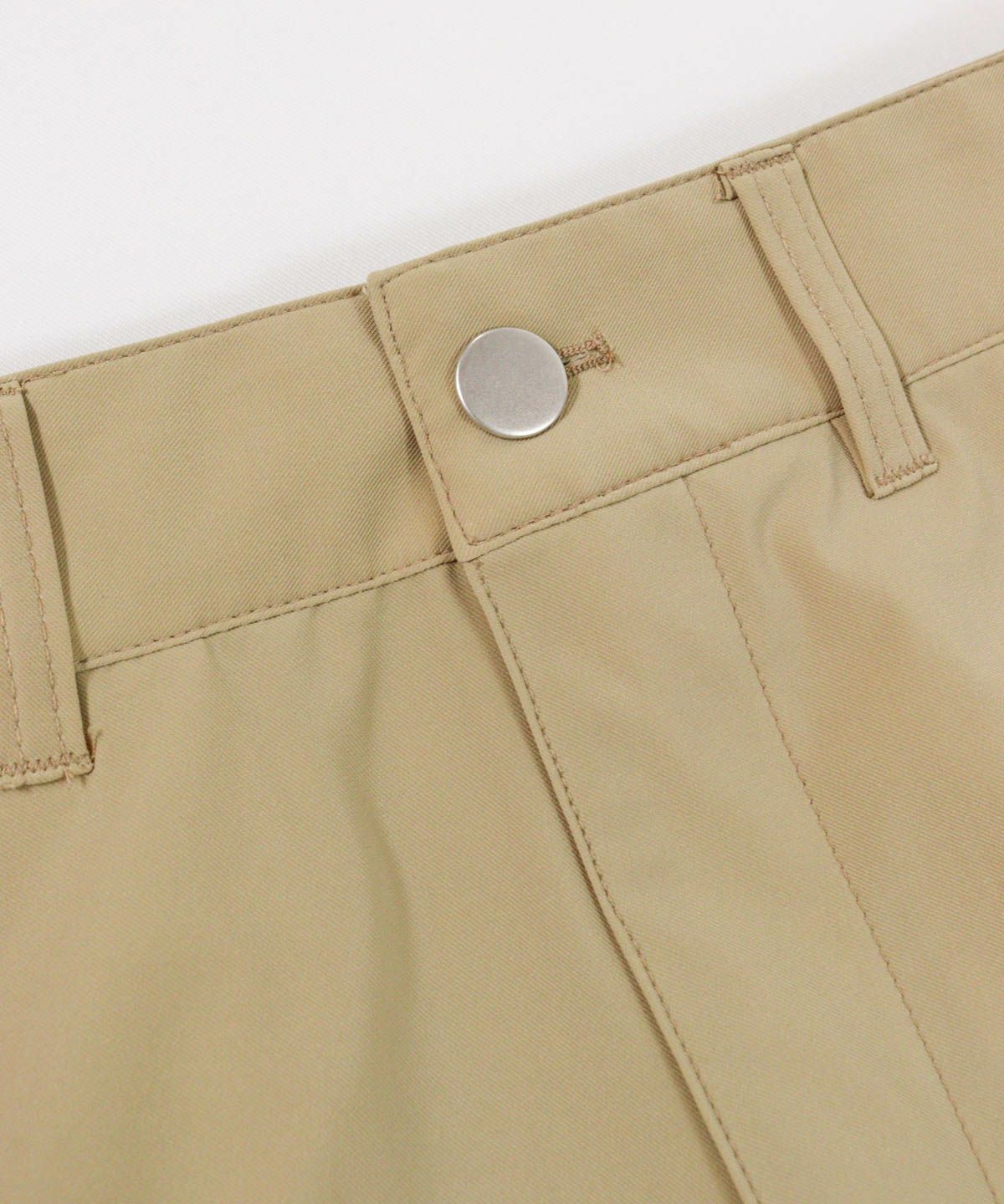 ウエストボタン部分（ベージュ）