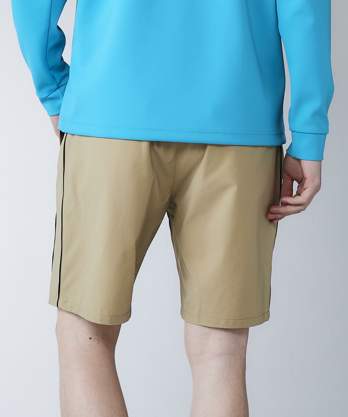 モデル着用画像（ベージュ）