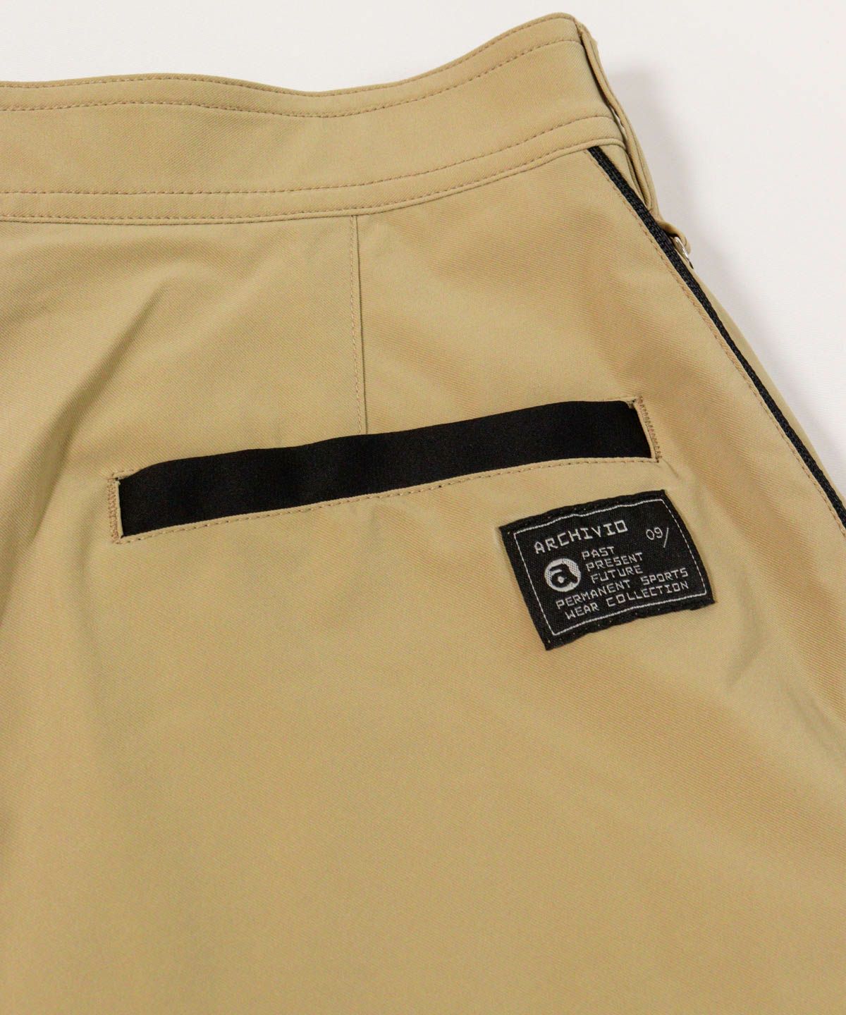 後ポケット部分（ベージュ）