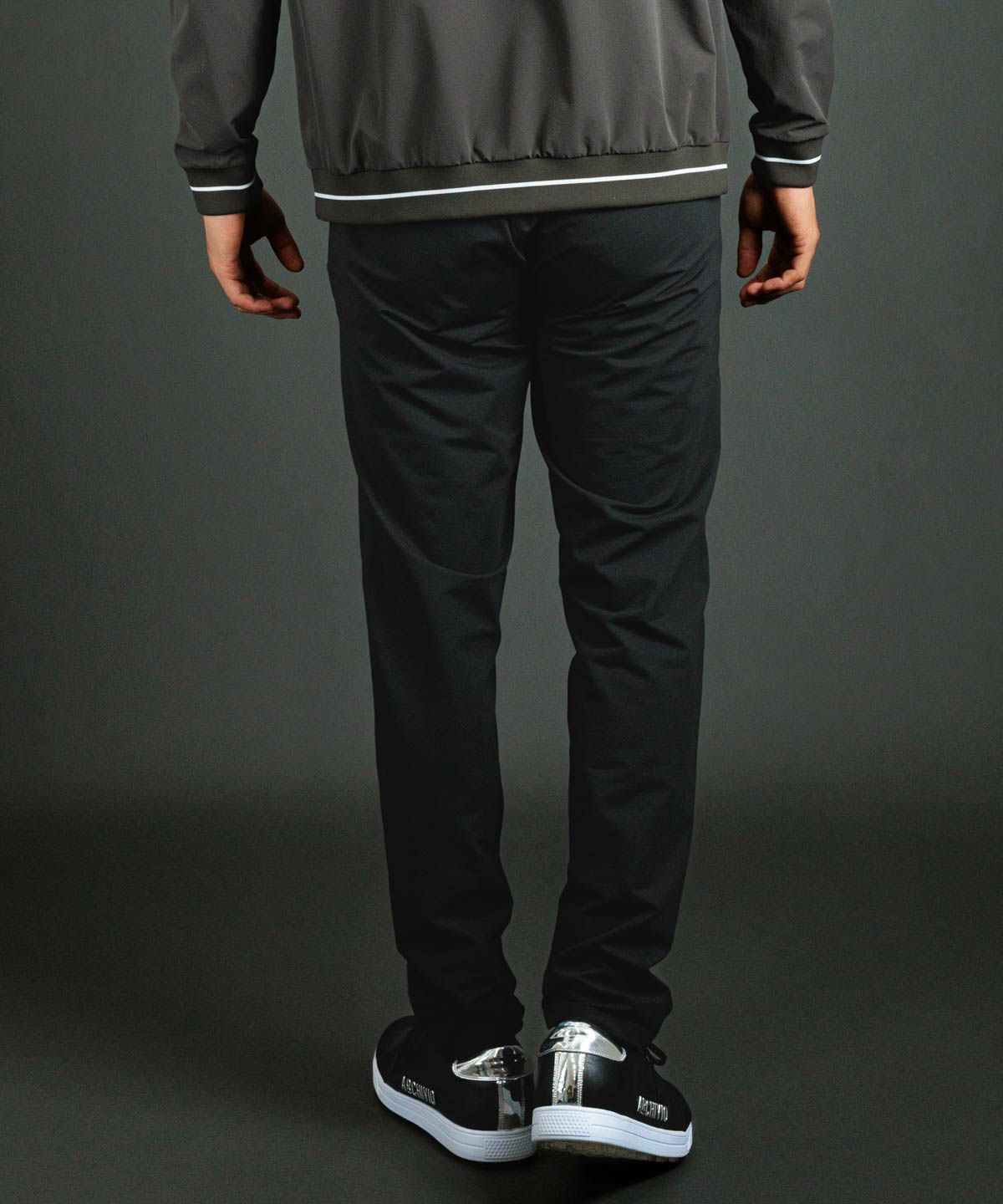 モデル着用画像（ブラック）