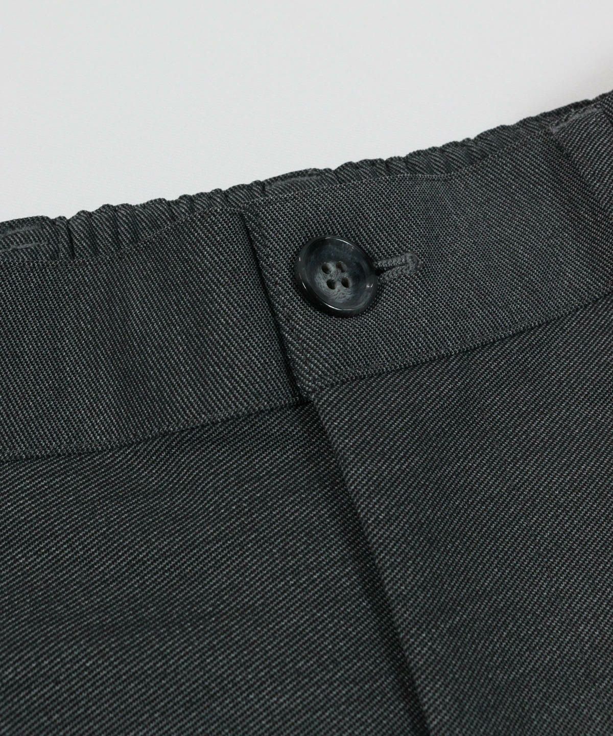 ウエスト部分（グレー）