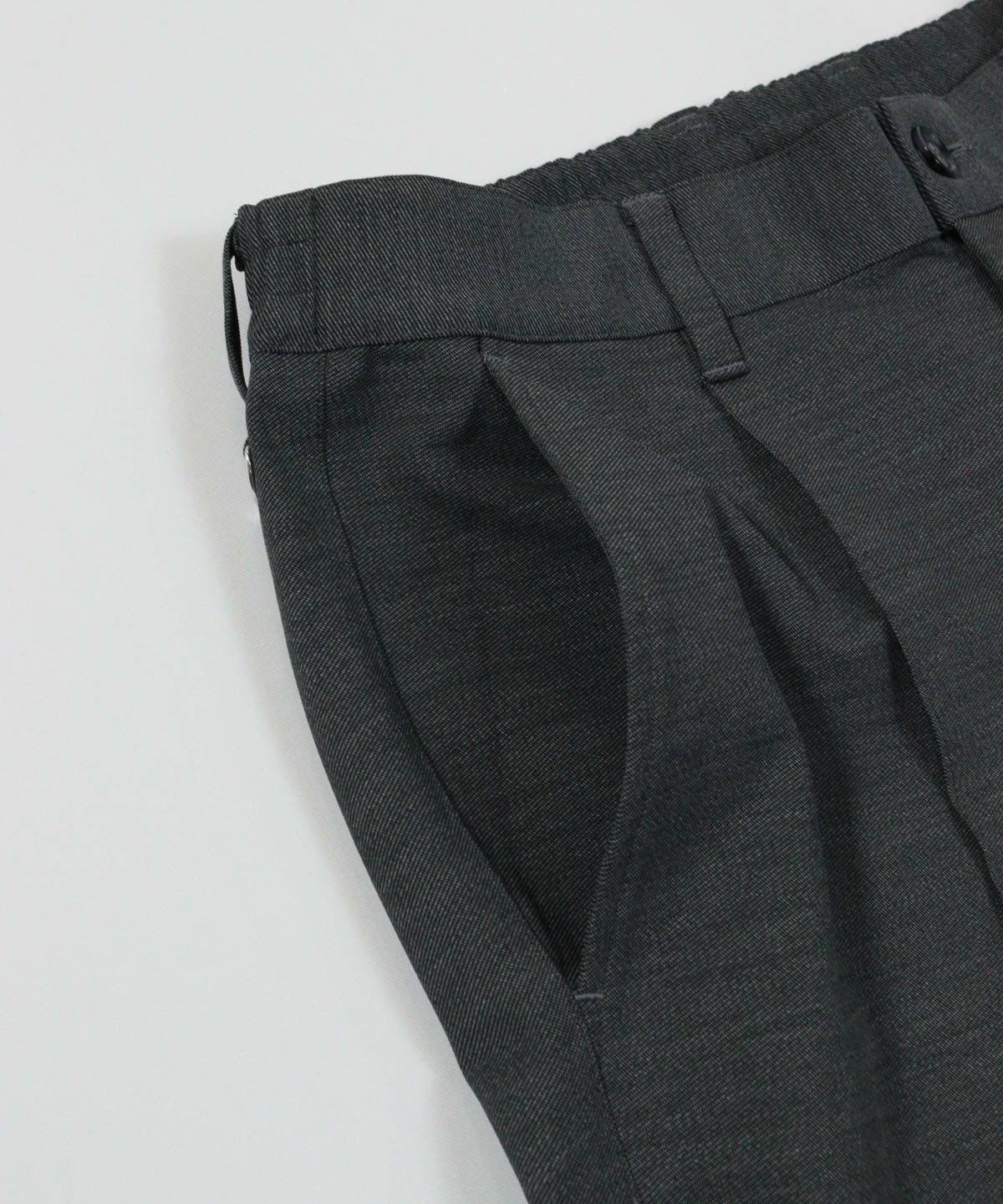 ポケット部分（グレー）