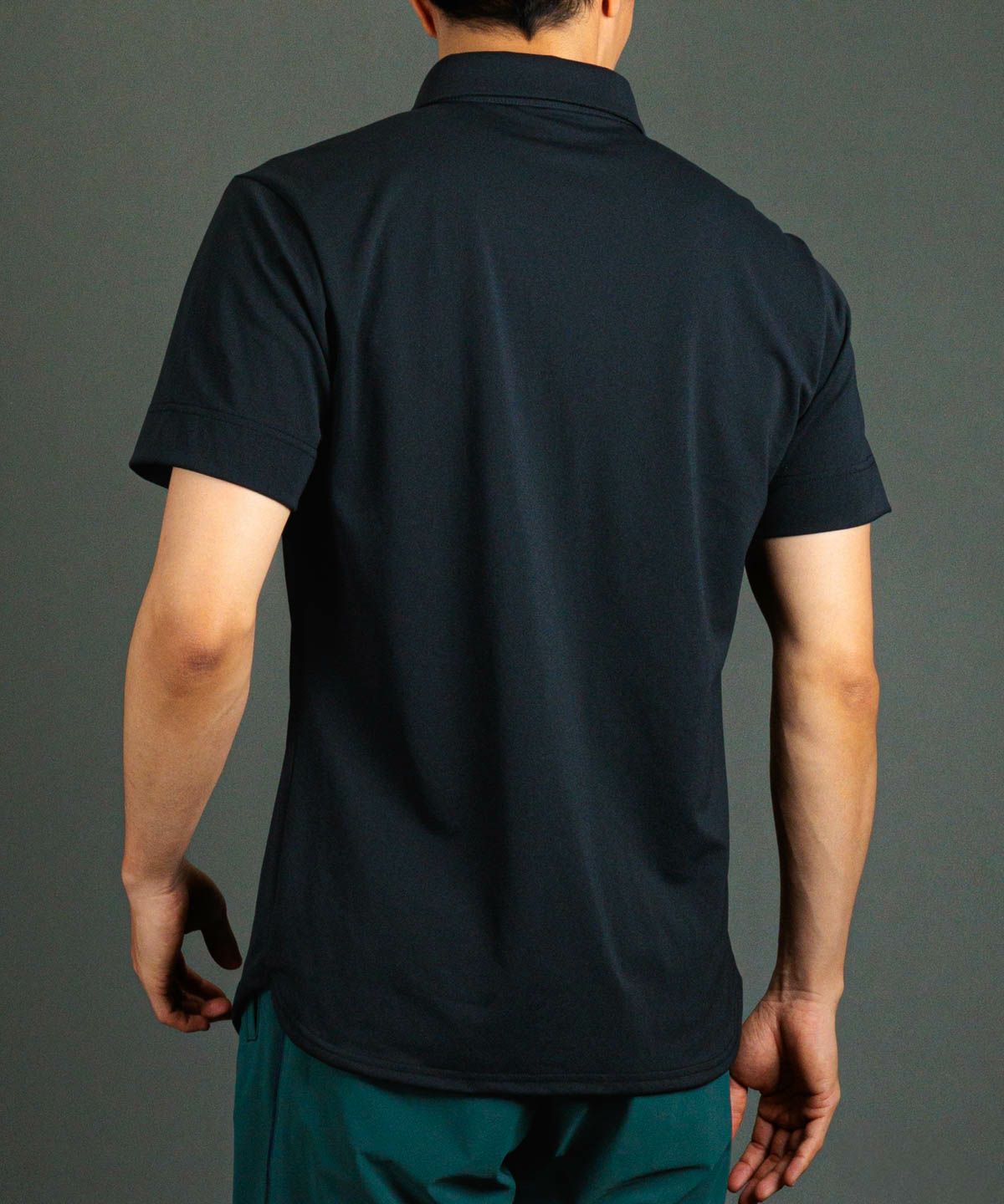 モデル着用画像（ブラック）