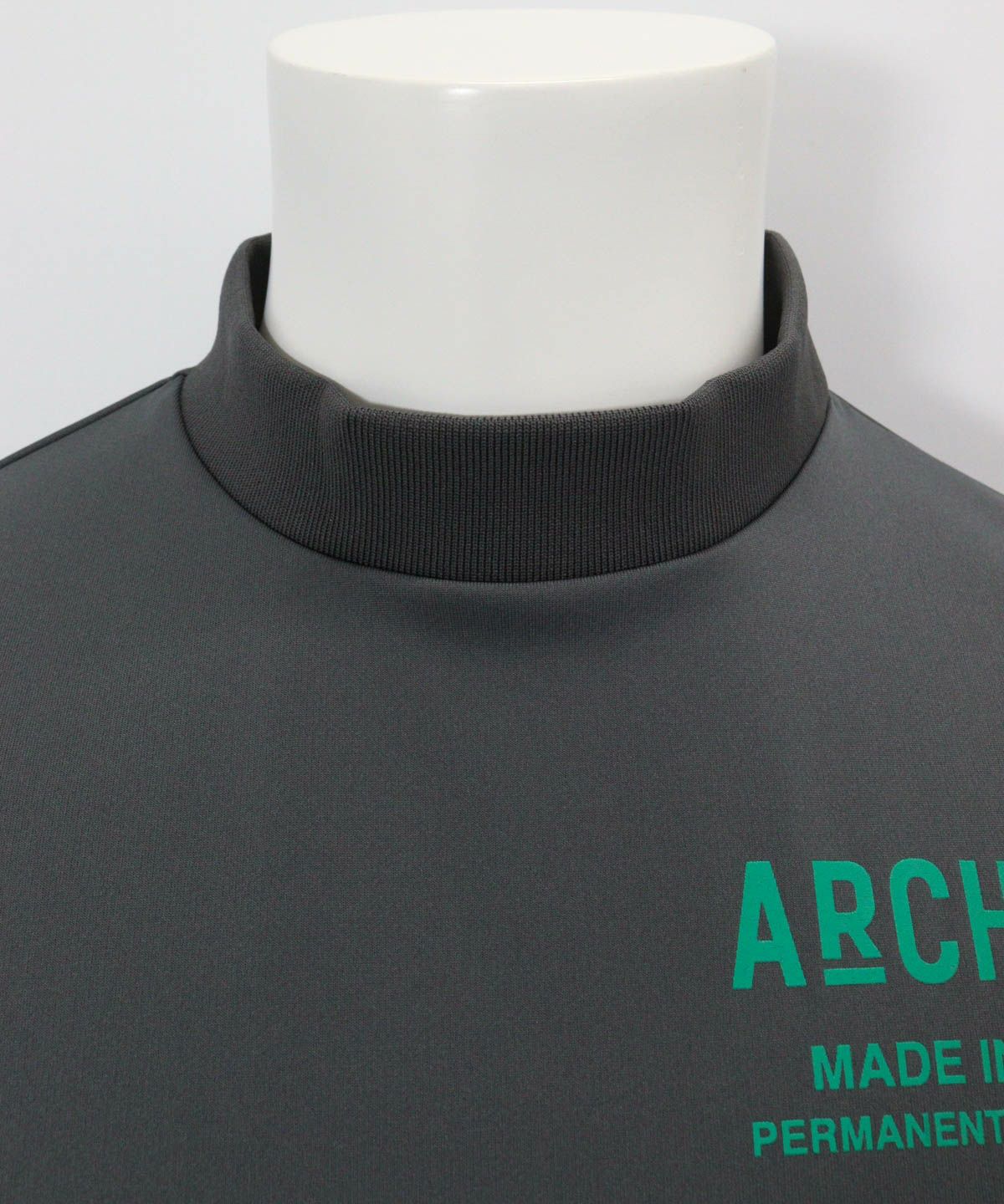 首元部分（グレー）