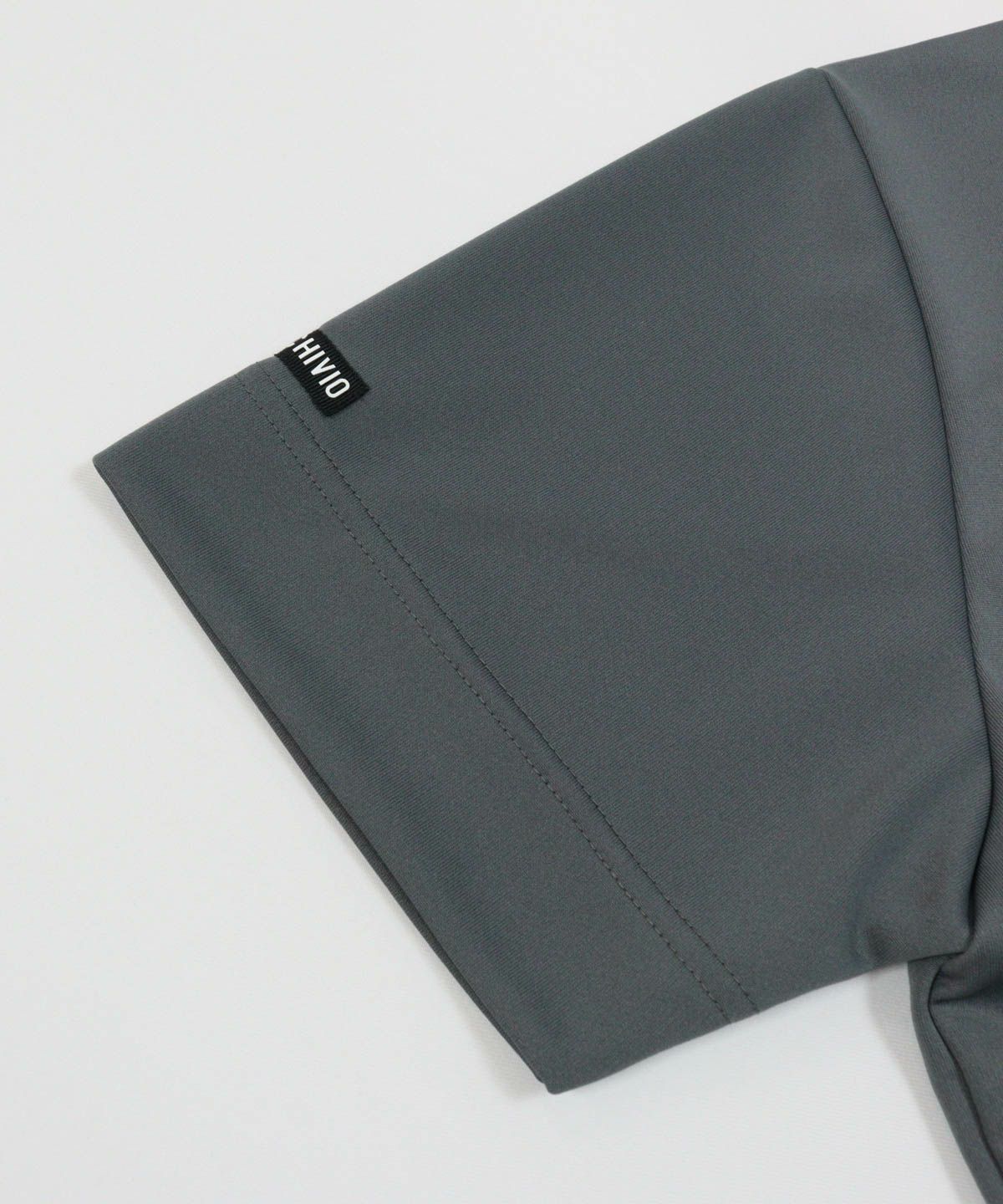 袖部分（グレー）