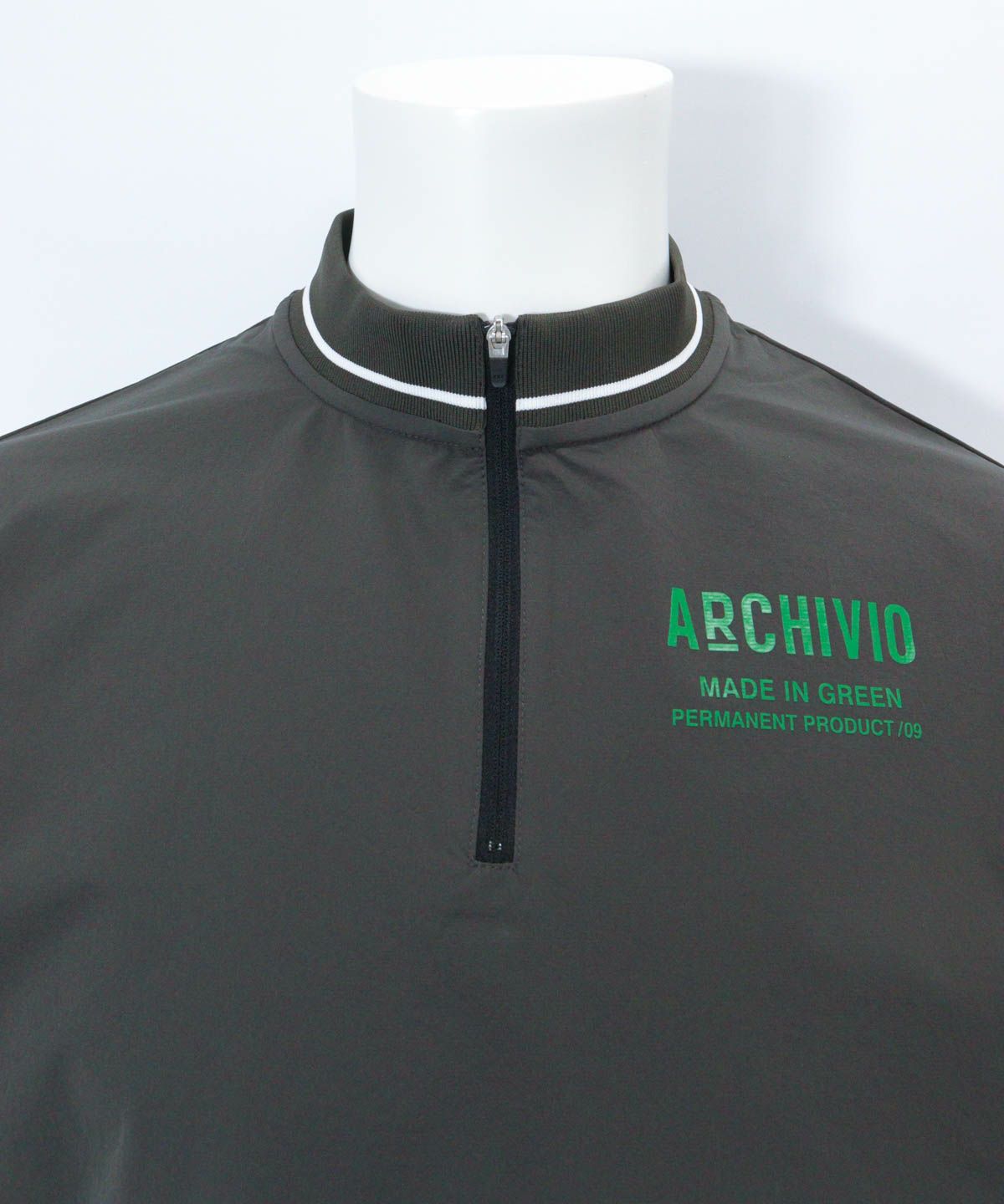 襟元部分（グレー）