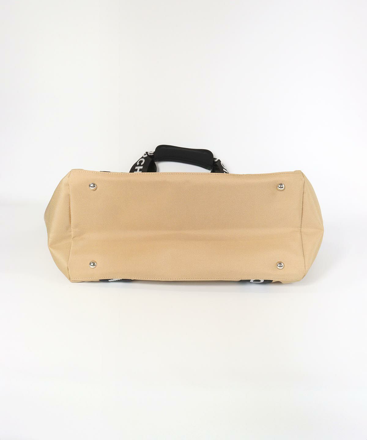 底部分（ベージュ）