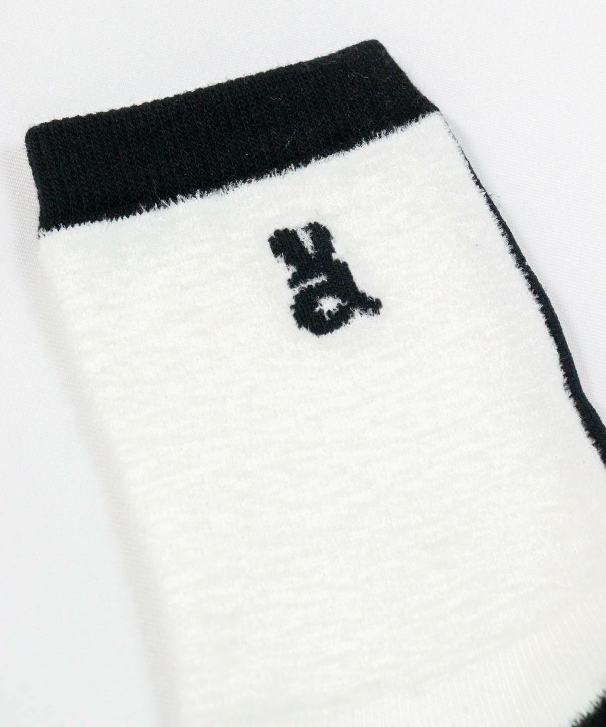 ロゴデザイン部分（ホワイト）