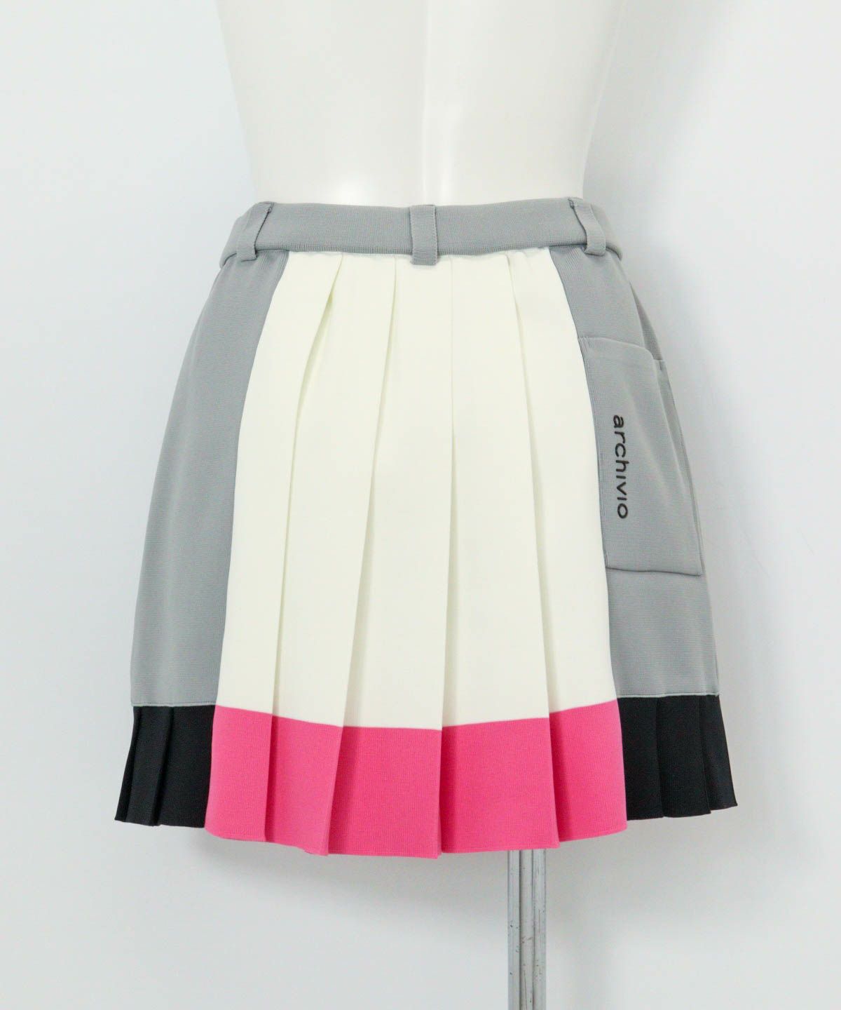  配色ニットプリーツスカート後（ホワイト×ピンク）