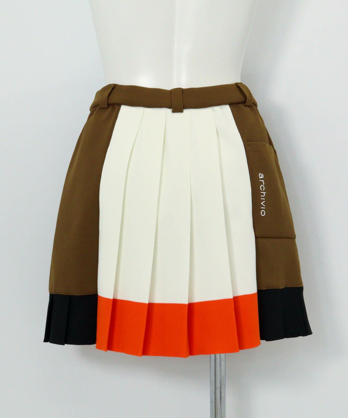  配色ニットプリーツスカート後（ホワイト×オレンジ）