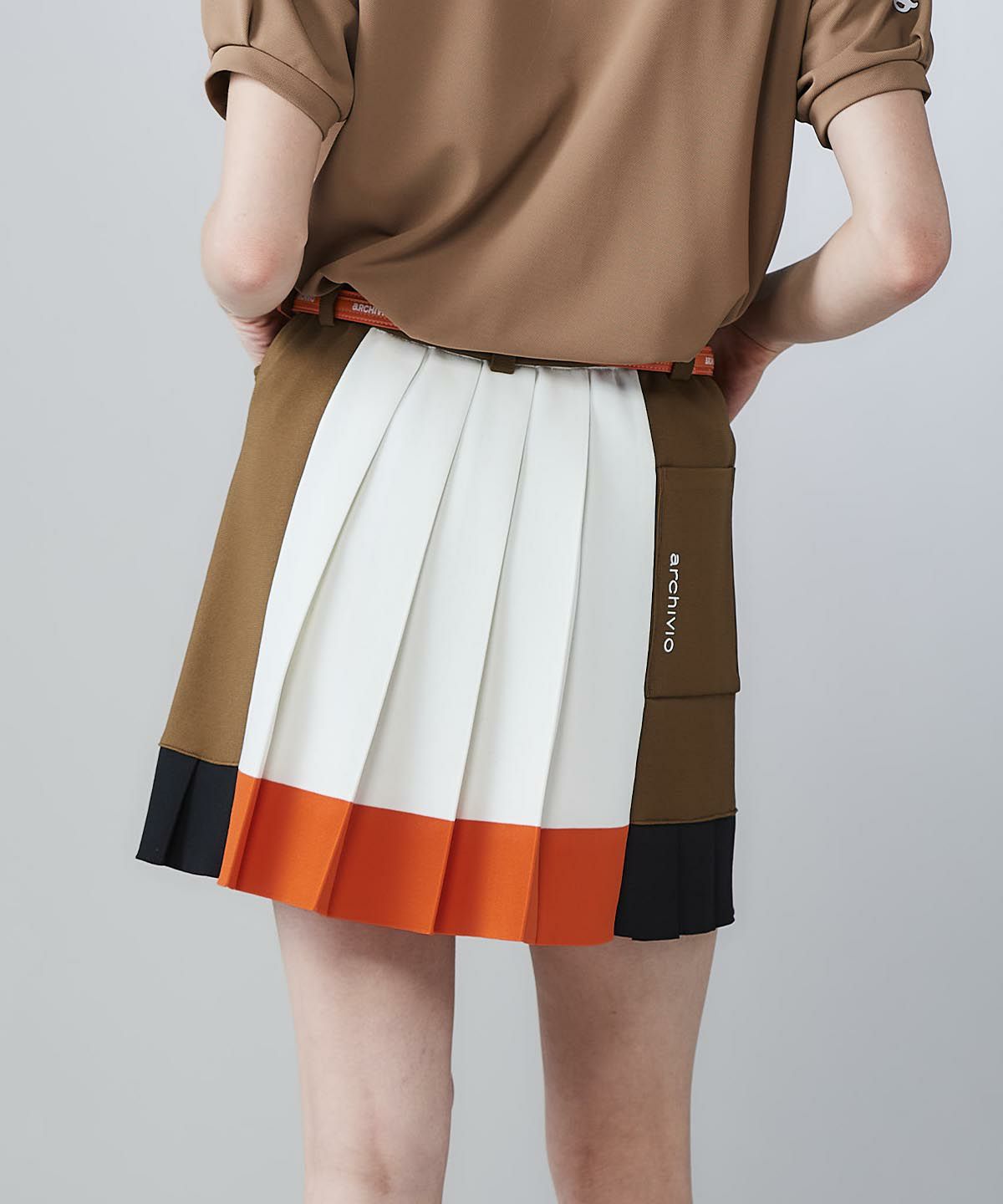 モデル着用画像（ホワイト×オレンジ）