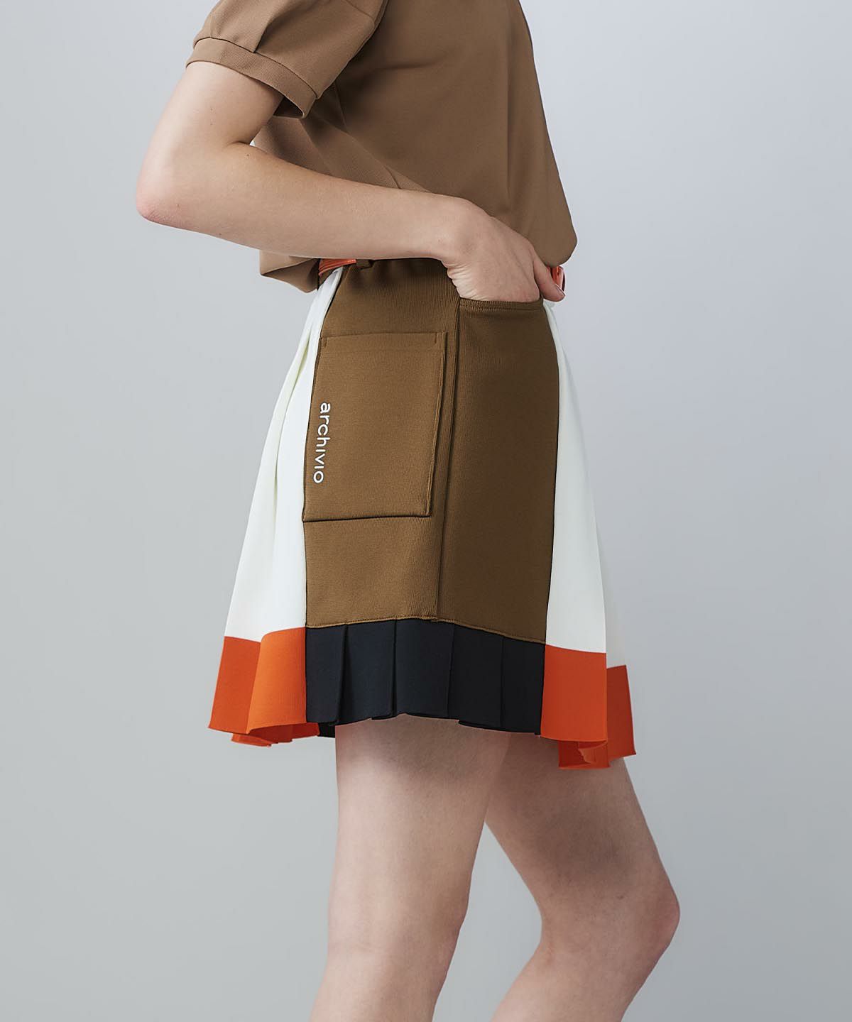 モデル着用画像（ホワイト×オレンジ）