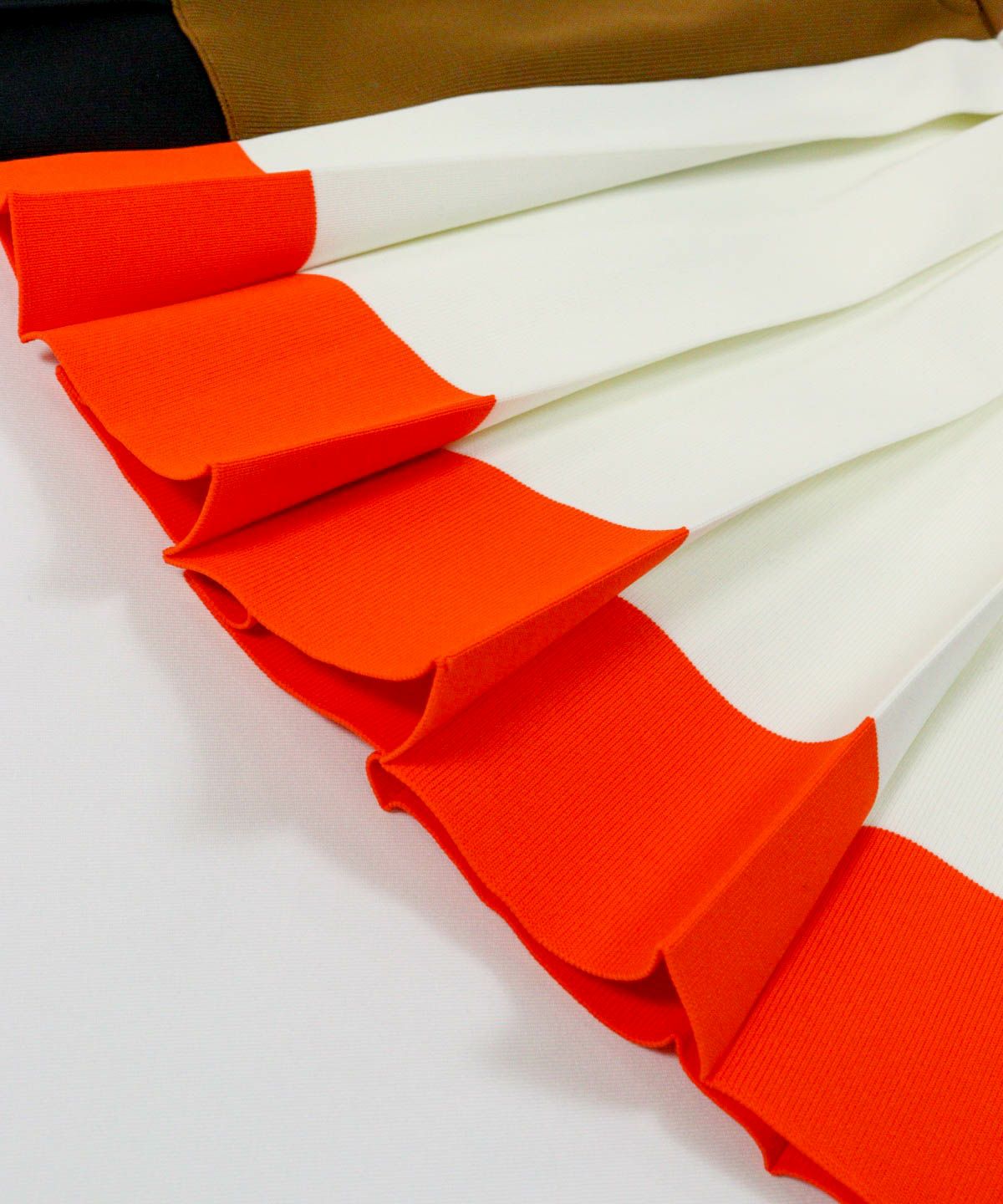 プリーツ部分（ホワイト×オレンジ）