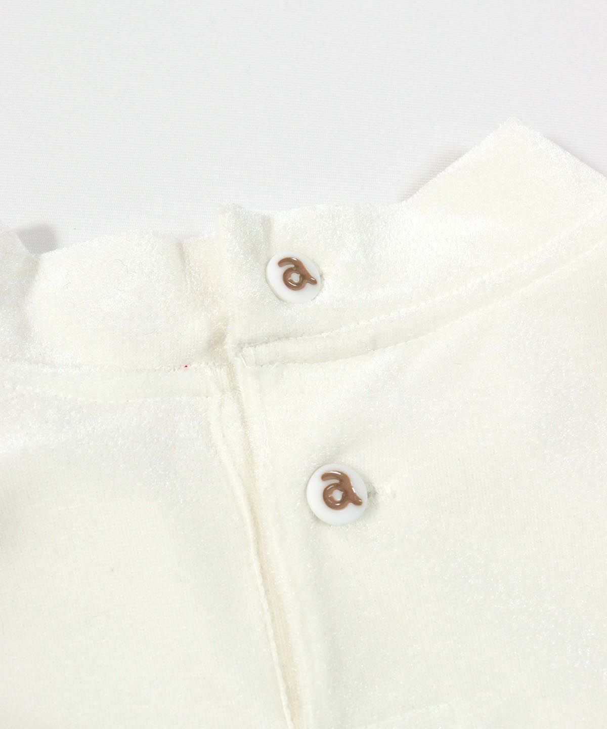 後ボタン部分（ホワイト×ゴールド）