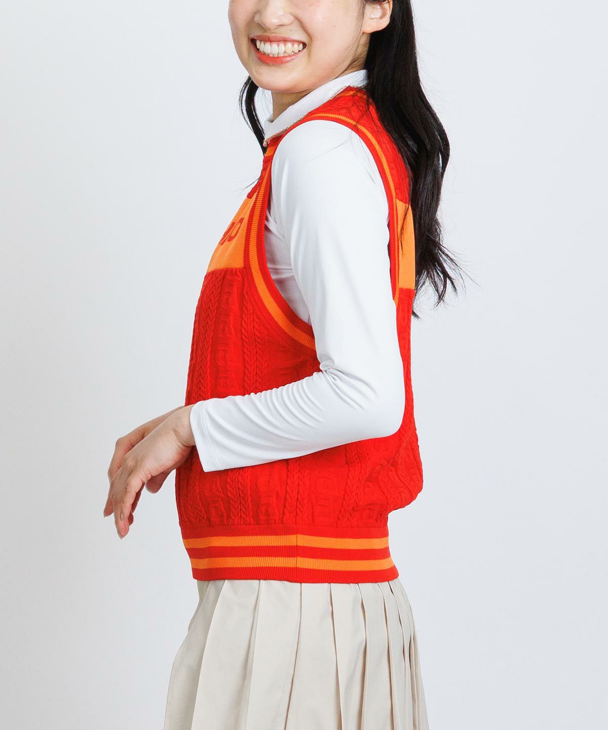 モデル着用画像（ホワイト×ベージュ）