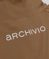 後ロゴデザイン部分（キャメル）