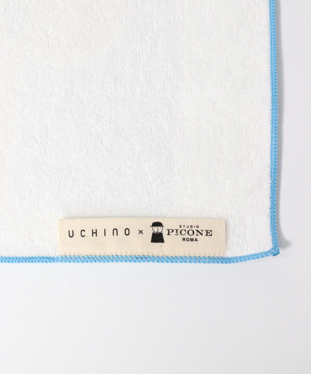 ロゴタグ部分（ホワイト）