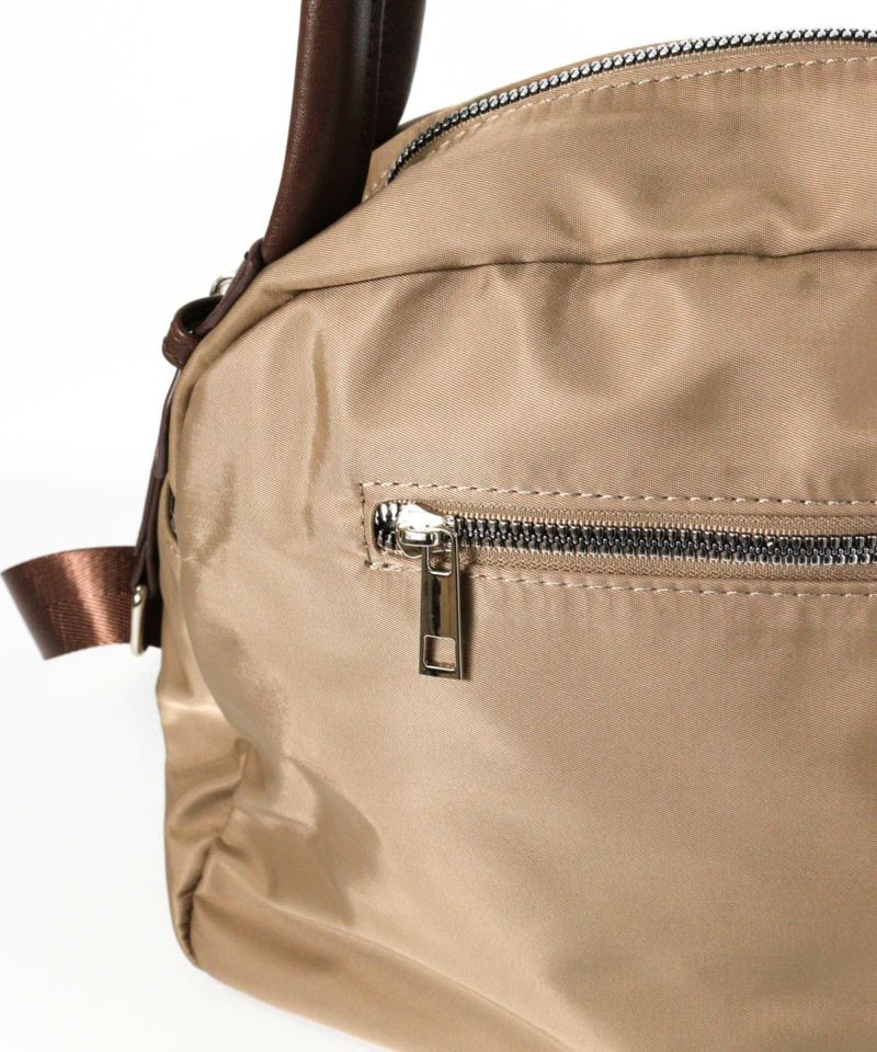 後ファスナー部分（ベージュ）