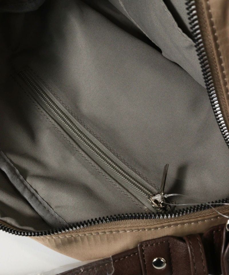 内側ファスナー部分（ベージュ）