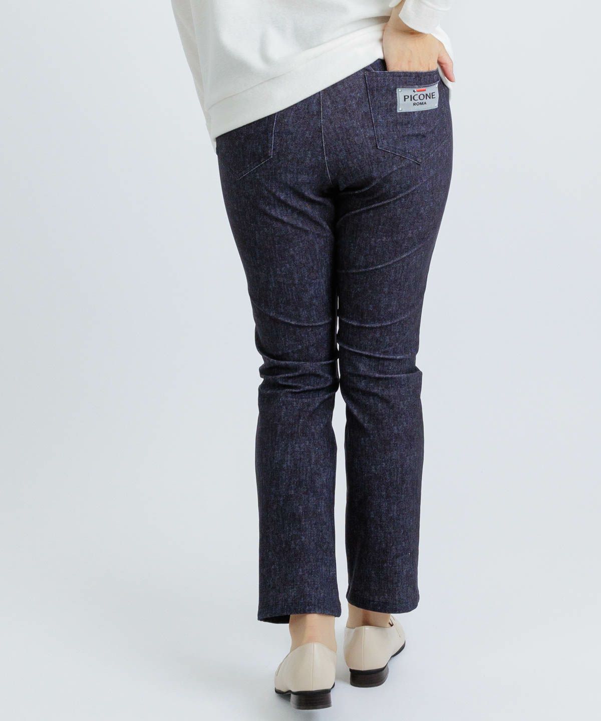 モデル着用画像（ネイビー）