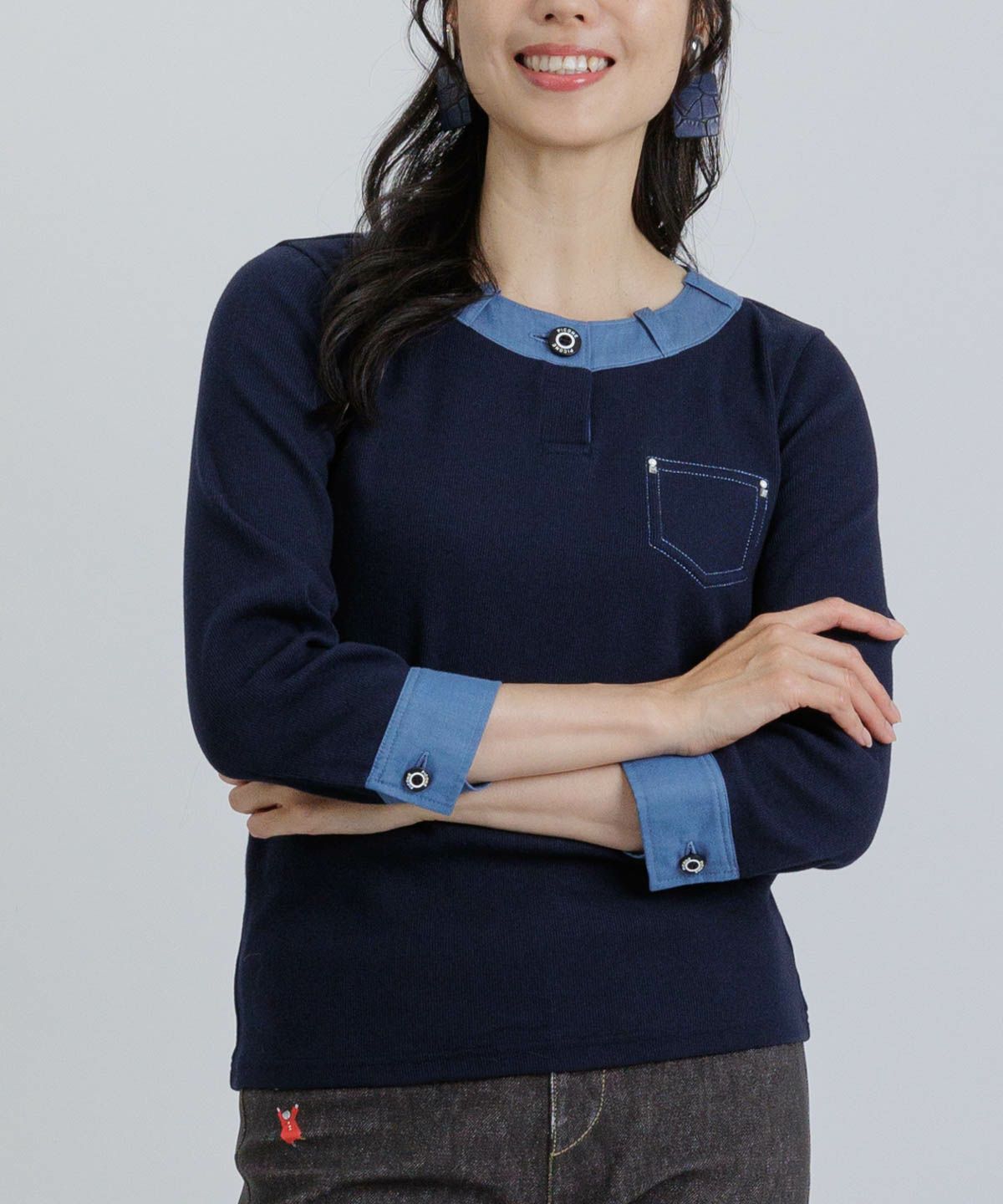 モデル着用画像（ネイビー）