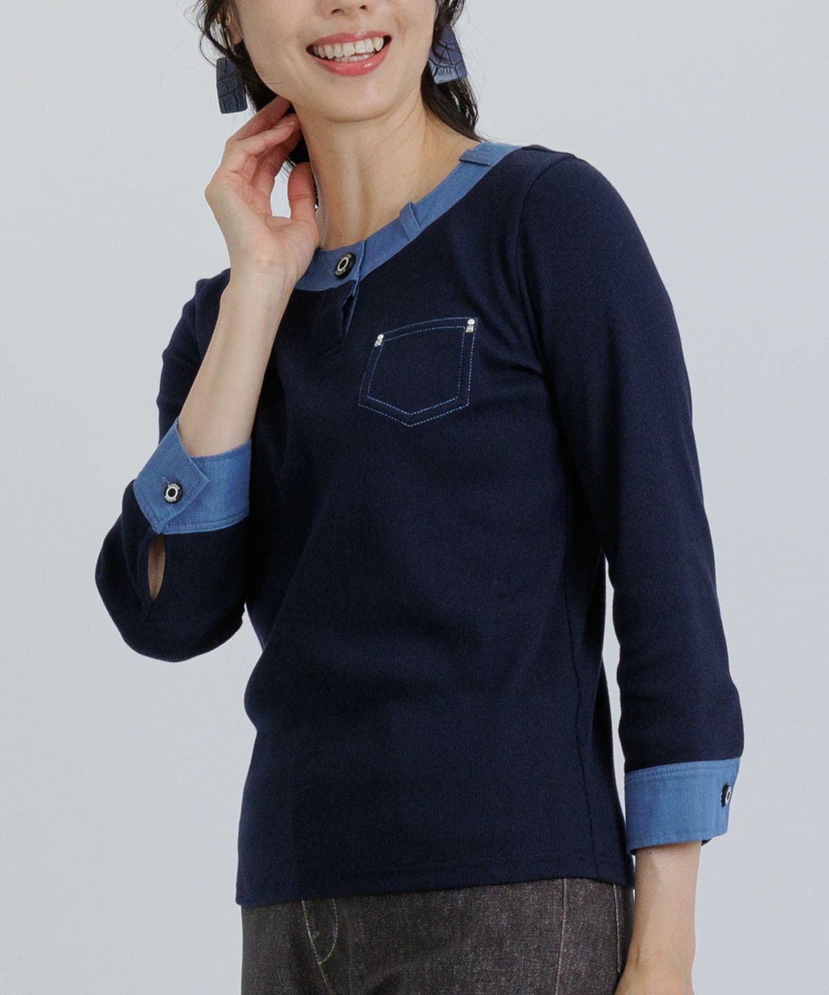 モデル着用画像（ネイビー）