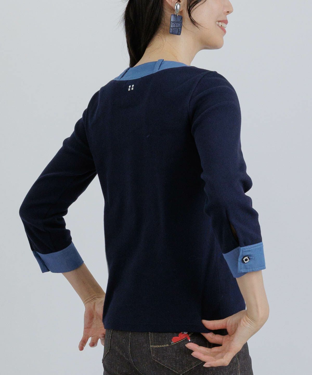 モデル着用画像（ネイビー）