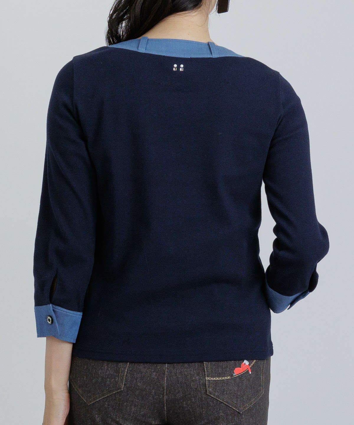 モデル着用画像（ネイビー）