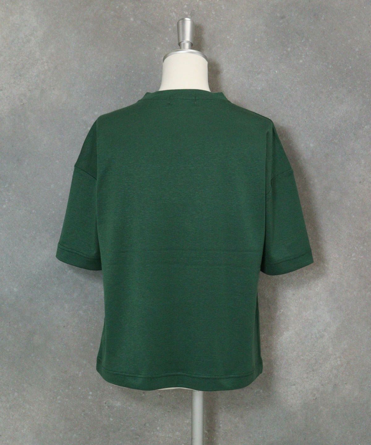 ドットイラスト半袖プルオーバー（グリーン）後ろ