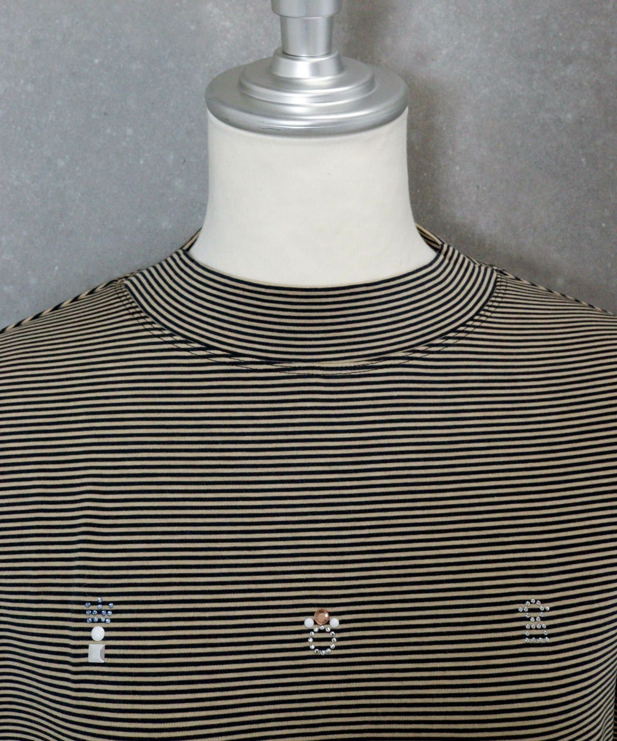 襟元部分（ベージュ）