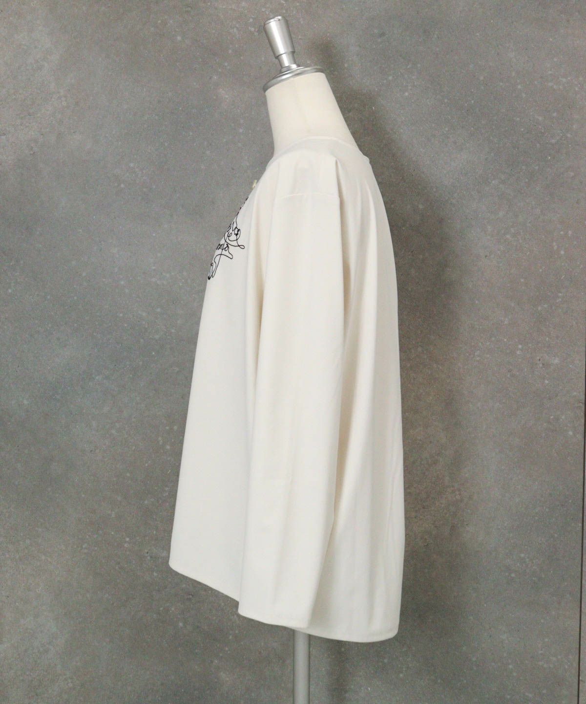 コード刺繍UV冷感プルオーバー横（ベージュ）