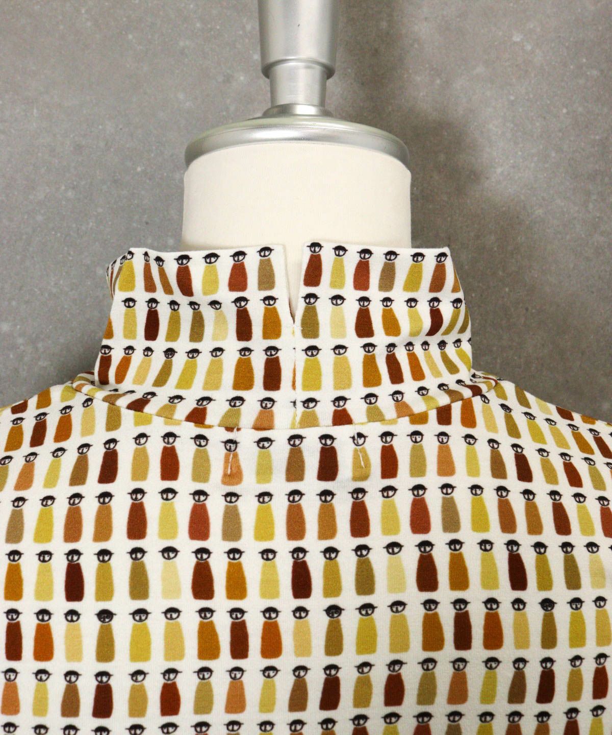 後ろ衿部分（ベージュ）