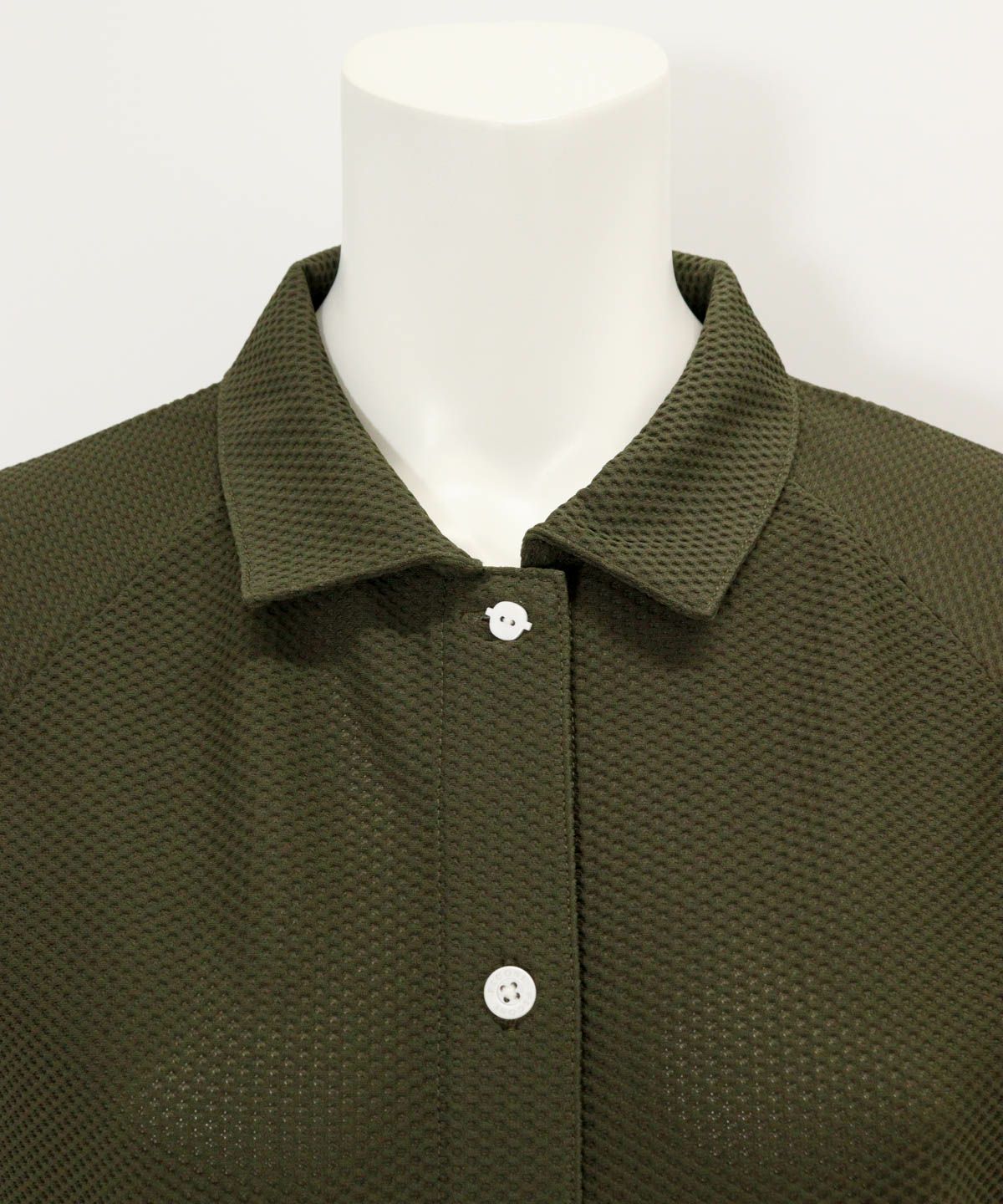 襟元部分（カーキ）