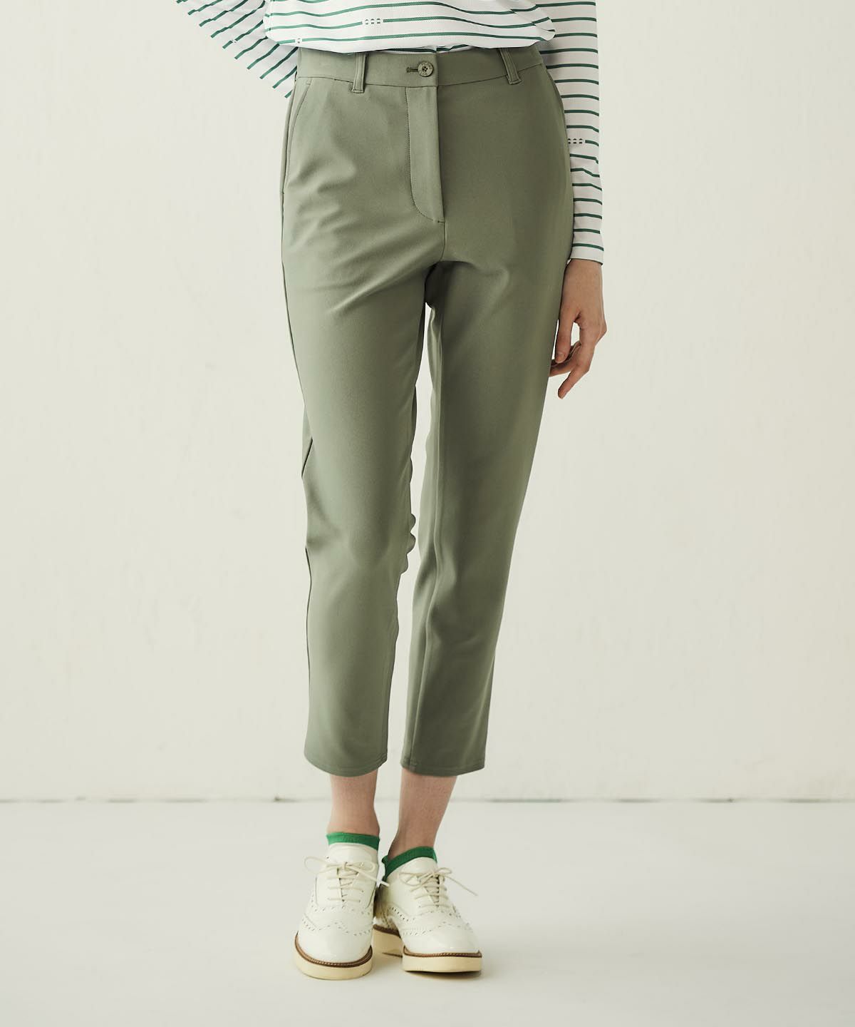 モデル着用画像（カーキ）