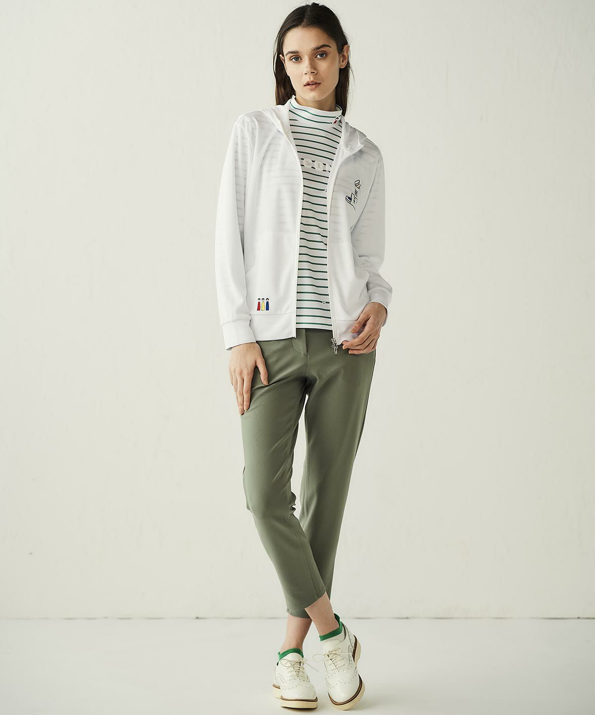 モデル着用画像（カーキ）