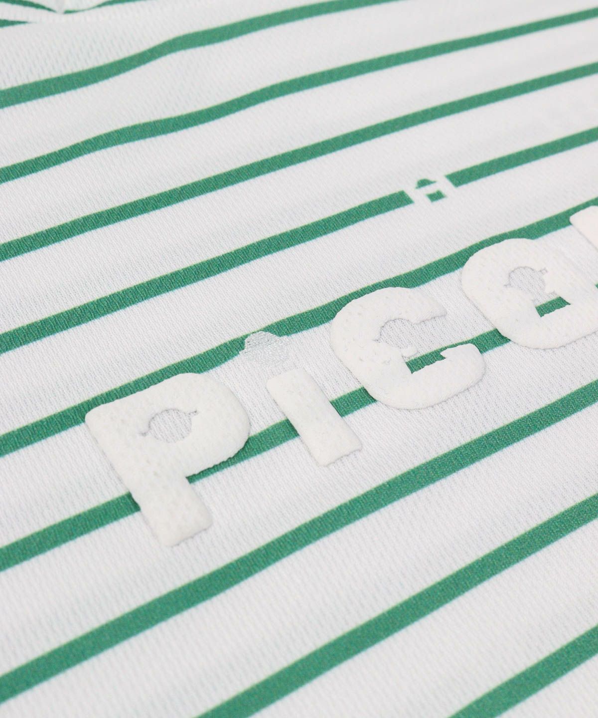 胸元デザイン部分（グリーン）