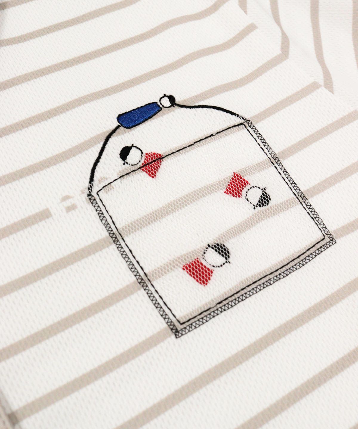 胸元デザイン部分（ベージュ）