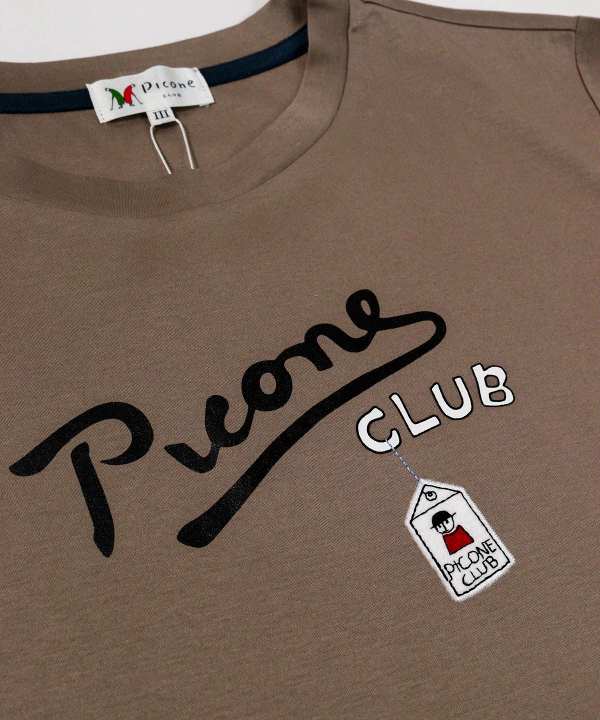 胸元デザイン部分（ブラウン）