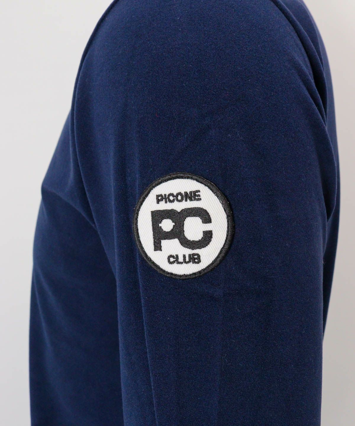 肩デザイン部分（ネイビー）