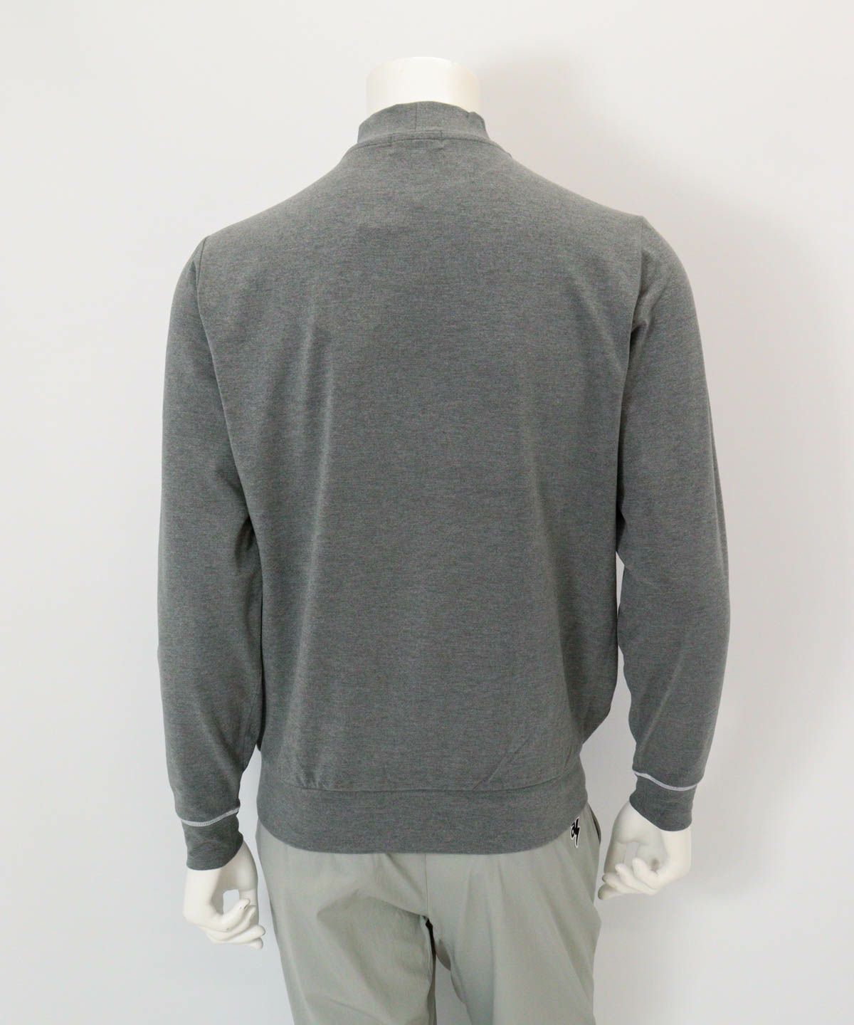 【メンズ】ポイント刺繍起毛ハイネックプルオーバー後（グレー）
