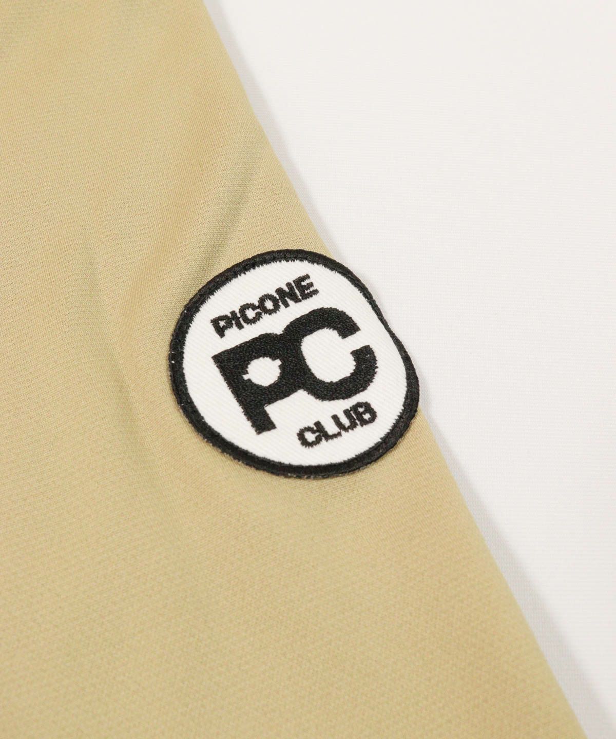 肩デザイン部分（ベージュ）