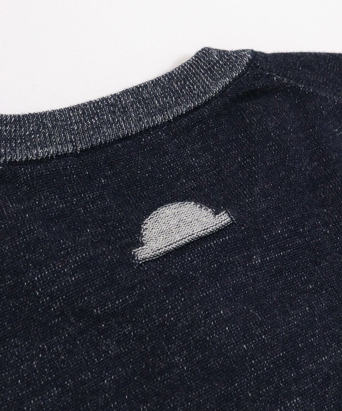 首元後ろアップ(ネイビー)