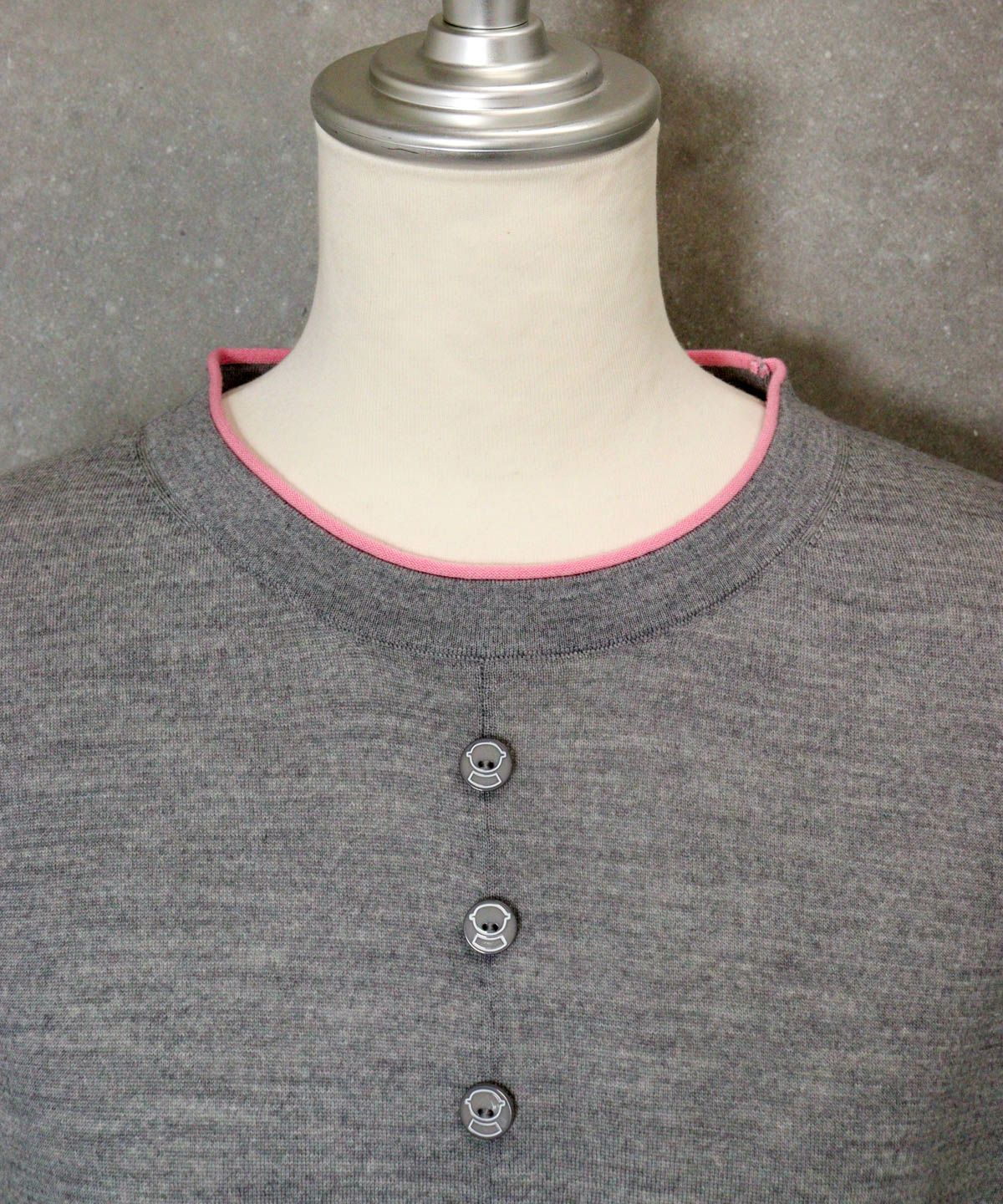 首元部分（ライトグレー）