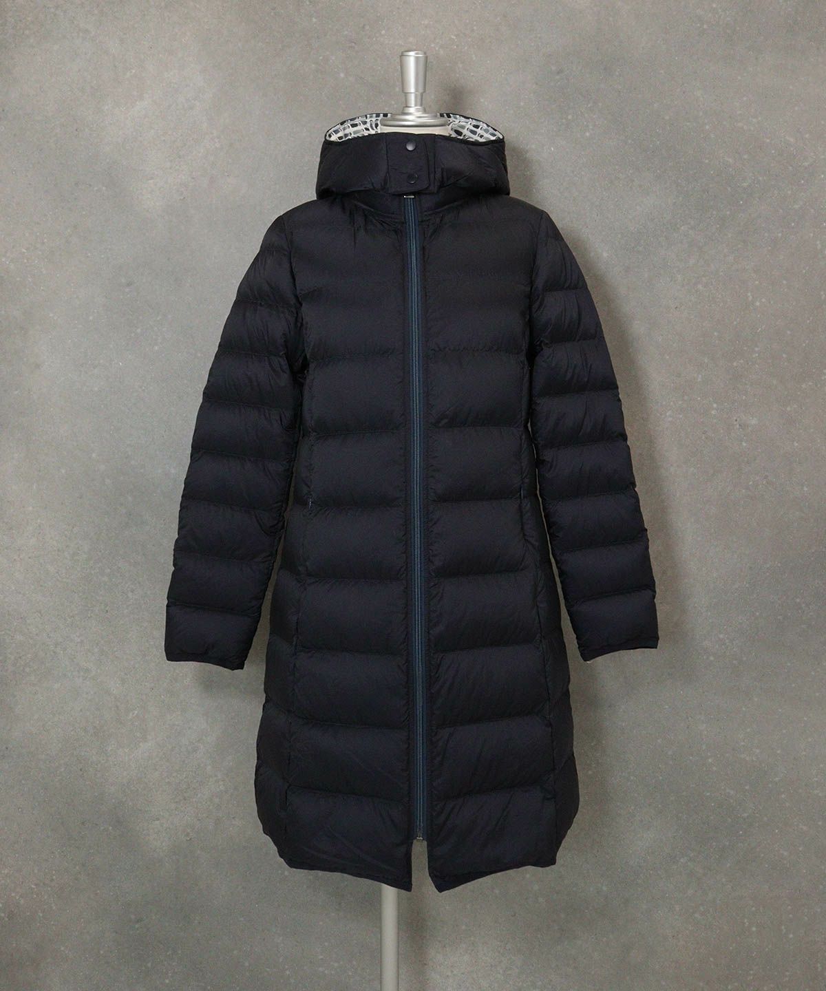 【オンラインストア・店舗限定商品】フード付撥水ダウンコート(ネイビー)前