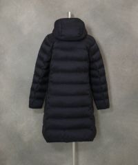【オンラインストア・店舗限定商品】フード付撥水ダウンコート(ネイビー)後ろ