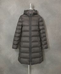 【オンラインストア・店舗限定商品】フード付撥水ダウンコート(グレー)前