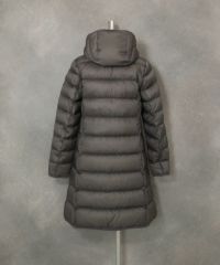 【オンラインストア・店舗限定商品】フード付撥水ダウンコート(グレー)後ろ